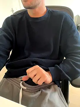 Snapshot of taallguyy_196 chatting on 10-16-25, 09:21 taallguyy 196 online show from 10-16-25, 09:21