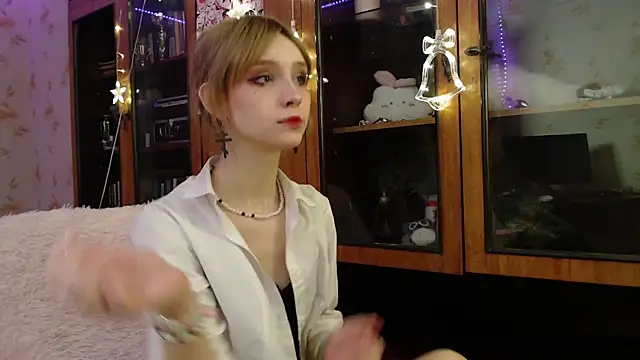 cloudgirrl online show from 01-09-25, 07:40