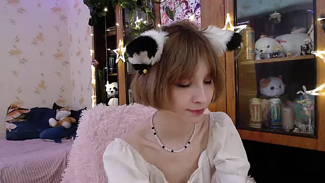 Snapshot of cloudgirrl chatting on 03-02-25, 04:17 cloudgirrl online show from 03-02-25, 04:17