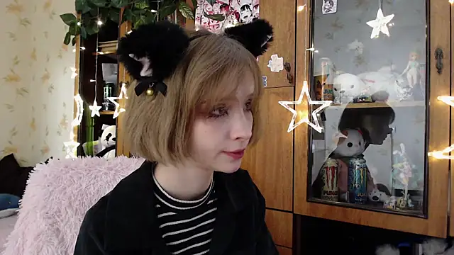 cloudgirrl online show from 03-19-25, 08:32