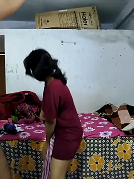 Snapshot of hot_wife_35 chatting on 10-09-25, 02:20 hot wife 35 online show from 10-09-25, 02:20