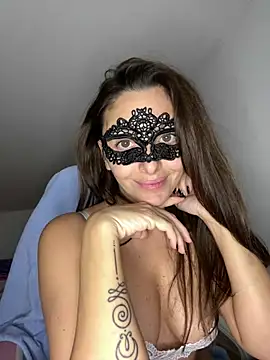 Snapshot of LeMagique- chatting on 12-18-24, 08:57 LeMagique- online show from 12-18-24, 08:57