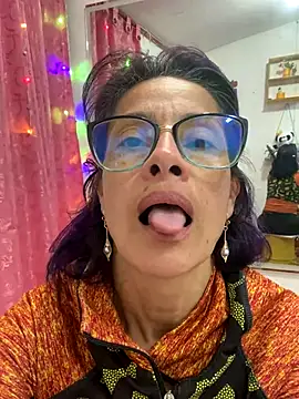 Snapshot of Goddess-Love- chatting on 12-13-25, 11:54 Goddess-Love- online show from 12-13-25, 11:54