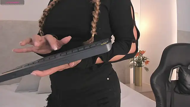 Saori newman online show from 11-08-25, 11:54