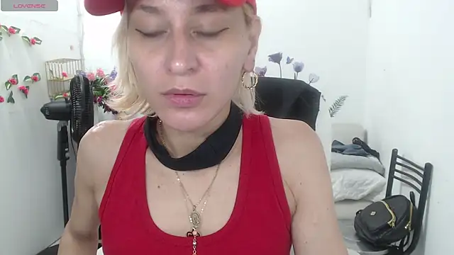 Snapshot of ariana_crazzy chatting on 01-22-25, 04:55 ariana crazzy online show from 01-22-25, 04:55