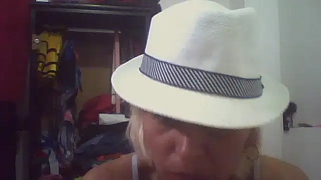 ariana crazzy online show from 01-10-26, 01:24