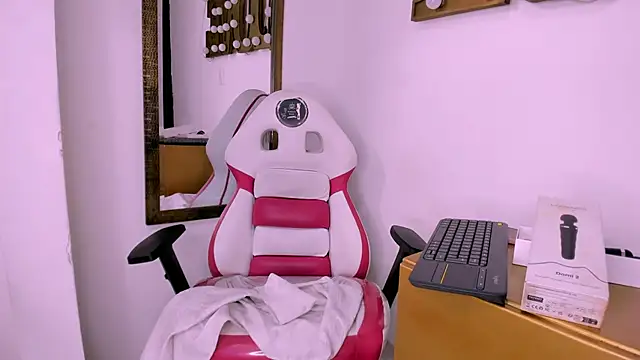 Valery Maravilla  online show from 02-07-25, 10:41