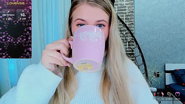 Evacadooo online show from 10-30-25, 02:35