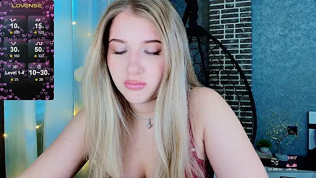 Evacadooo online show from 11-26-25, 04:35