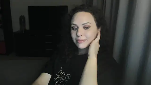 Snapshot of MollyCheiz chatting on 06-18-26, 08:46 MollyCheiz online show from 06-18-26, 08:46