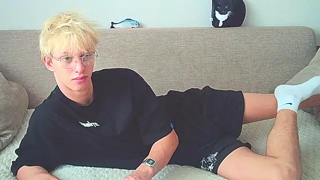 Ostin meow online show from 12-17-24, 06:45