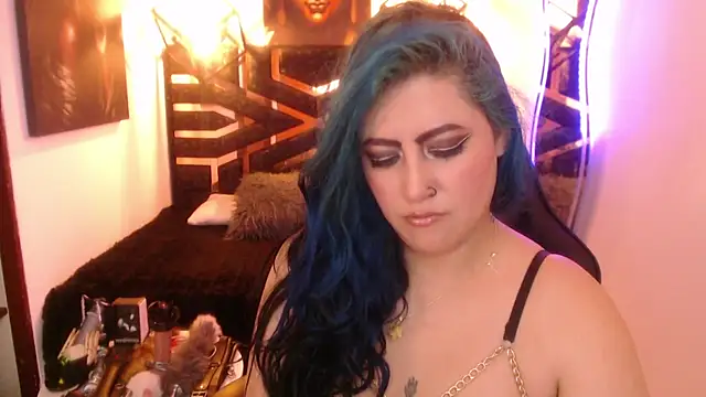 Snapshot of scarleth_blue chatting on 05-29-26, 04:32 scarleth blue online show from 05-29-26, 04:32