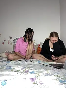 Snapshot of ella_grays chatting on 05-19-26, 07:09 ella grays online show from 05-19-26, 07:09