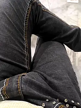 Snapshot of faaseel chatting on 10-30-25, 11:33 faaseel online show from 10-30-25, 11:33