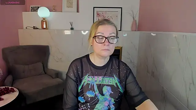 AlexandraKind online show from 02-17-25, 11:44