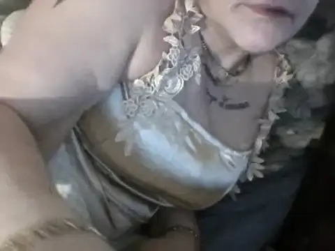 housewife shantie online show from 03-05-25, 01:42