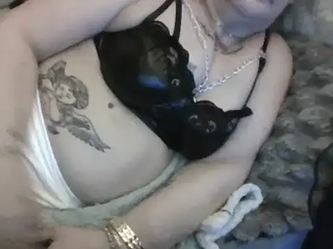 housewife shantie online show from 03-17-25, 05:23