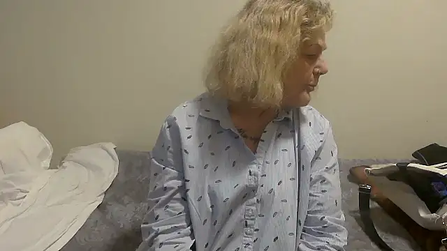 housewife shantie online show from 09-30-25, 10:09