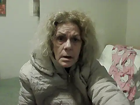 housewife shantie online show from 02-15-26, 02:58