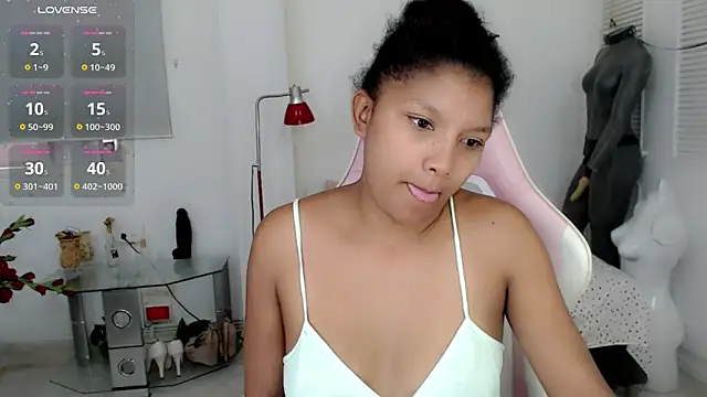 Snapshot of elly_willis chatting on 01-08-25, 11:32 elly willis online show from 01-08-25, 11:32