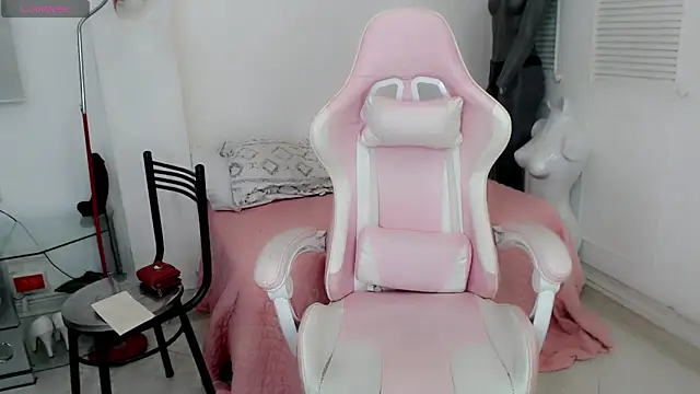 Snapshot of elly_willis chatting on 01-21-25, 04:43 elly willis online show from 01-21-25, 04:43