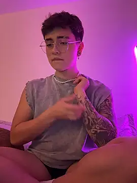 Snapshot of Chriss_gomez2 chatting on 11-23-25, 02:33 Chriss gomez2 online show from 11-23-25, 02:33