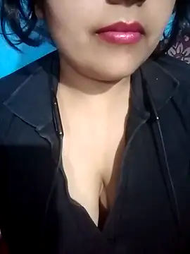 Snapshot of Love-Veronica chatting on 04-23-26, 06:10 Love-Veronica online show from 04-23-26, 06:10
