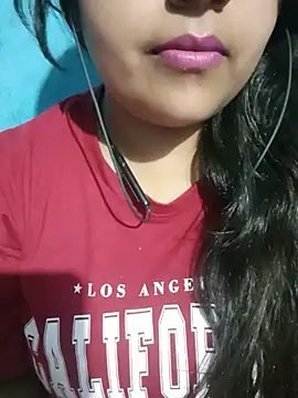 Snapshot of Love-Veronica chatting on 05-15-26, 06:59 Love-Veronica online show from 05-15-26, 06:59