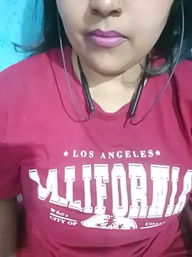 Snapshot of Love-Veronica chatting on 05-18-26, 06:25 Love-Veronica online show from 05-18-26, 06:25