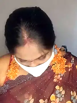 Snapshot of Sexy_Radhikaa chatting on 03-02-25, 09:53 Sexy Radhikaa online show from 03-02-25, 09:53