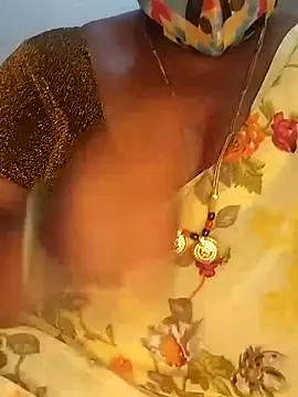 Snapshot of Sexy_Radhikaa chatting on 11-11-25, 03:06 Sexy Radhikaa online show from 11-11-25, 03:06