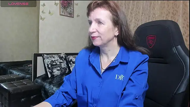 Snapshot of Debra_Phoenix chatting on 11-21-25, 10:30 Debra Phoenix online show from 11-21-25, 10:30