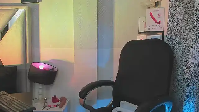 Snapshot of natacha__black_ chatting on 02-19-25, 12:46 natacha black online show from 02-19-25, 12:46