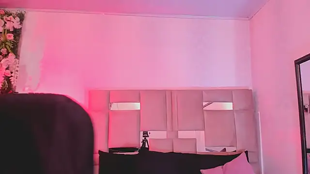 Snapshot of natacha__black_ chatting on 02-25-25, 08:58 natacha black online show from 02-25-25, 08:58