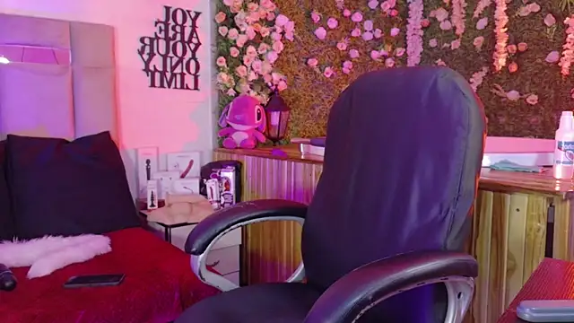 Snapshot of natacha__black_ chatting on 11-08-25, 11:36 natacha black online show from 11-08-25, 11:36