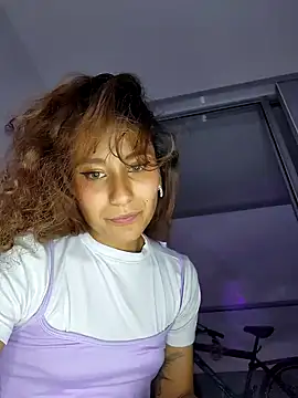 Snapshot of varenkaivanova_22 chatting on 12-13-24, 10:51 varenkaivanova 22 online show from 12-13-24, 10:51