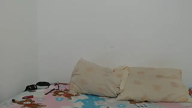 Snapshot of Naugthydolls chatting on 03-14-25, 12:43 Naugthydolls online show from 03-14-25, 12:43