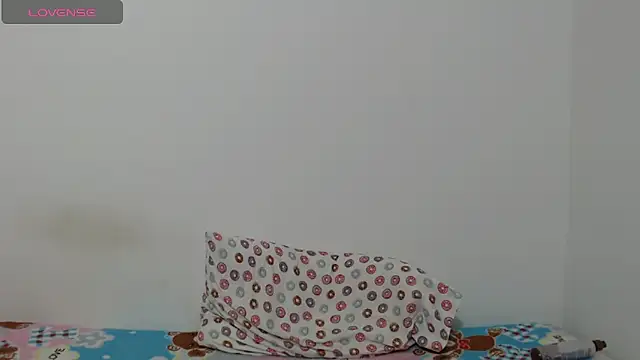 Snapshot of Naugthydolls chatting on 09-19-25, 12:12 Naugthydolls online show from 09-19-25, 12:12