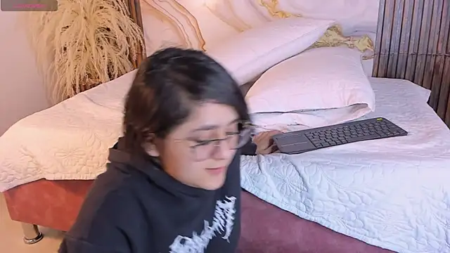 Snapshot of king_lovely_hornyy chatting on 07-01-26, 05:45 king lovely hornyy online show from 07-01-26, 05:45