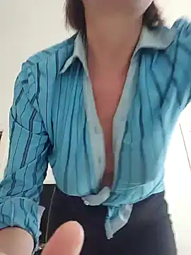 Snapshot of Vagabondainnamorata chatting on 03-09-25, 08:07 Vagabondainnamorata online show from 03-09-25, 08:07