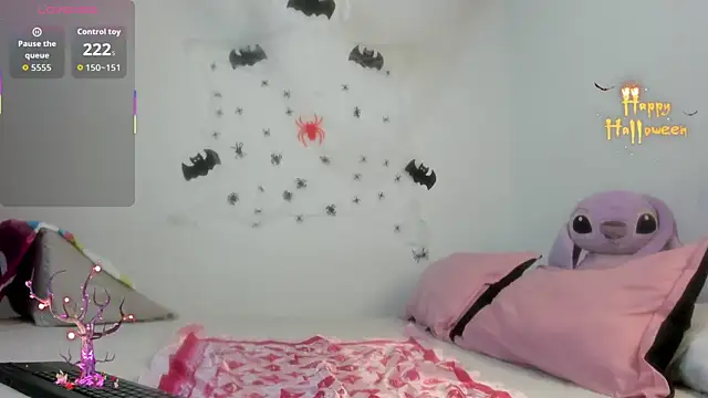 Snapshot of Hannah_Baileyy chatting on 10-28-25, 01:42 Hannah Baileyy online show from 10-28-25, 01:42