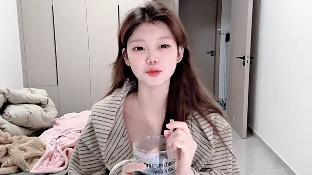 yangyang-1115 online show from 10-10-25, 04:33