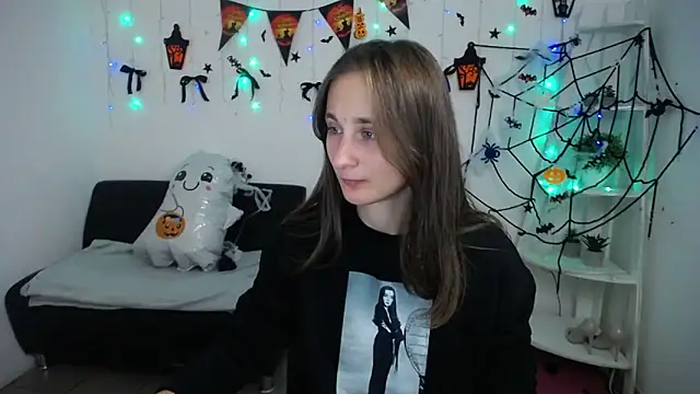 Snapshot of MichelLeee chatting on 10-31-25, 12:06 MichelLeee online show from 10-31-25, 12:06