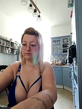 Lillyloo  online show from 03-10-25, 11:21