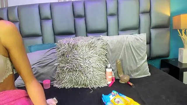 Snapshot of AshleyHill2 chatting on 02-18-25, 03:31 AshleyHill2 online show from 02-18-25, 03:31