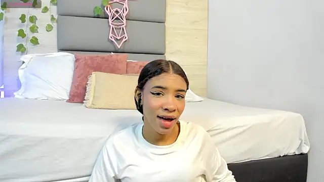 Snapshot of AshleyHill2 chatting on 11-01-25, 03:41 AshleyHill2 online show from 11-01-25, 03:41