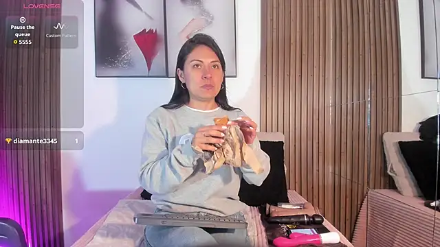 Ella Rousse online show from 10-08-25, 12:14