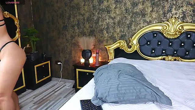 Snapshot of KiraRosse chatting on 12-07-24, 05:37 KiraRosse online show from 12-07-24, 05:37