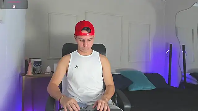 Snapshot of -Bruno-Bs chatting on 12-29-24, 01:02 -Bruno-Bs online show from 12-29-24, 01:02