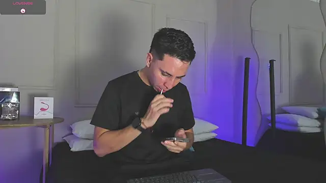 Snapshot of -Bruno-Bs chatting on 01-14-25, 11:48 -Bruno-Bs online show from 01-14-25, 11:48